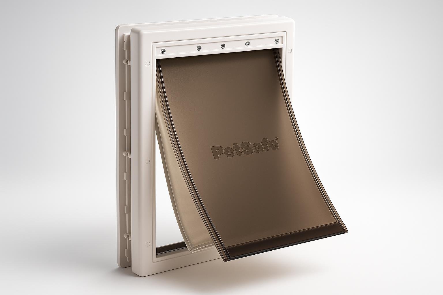 Porte basculanti per cani e gatti: come scegliere tra modelli classici, isolati e con microchip